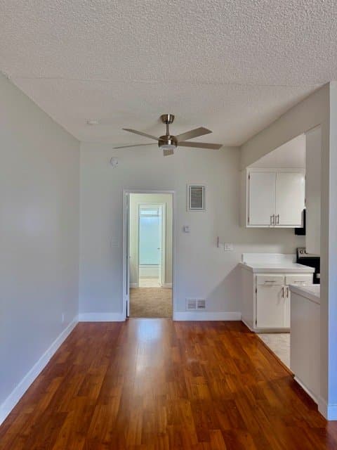 Van Nuys Apartment: 14925 Sherman Way