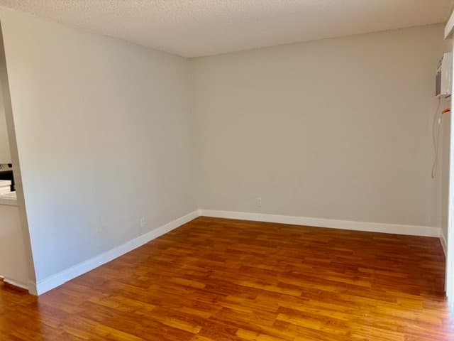 Van Nuys Apartment: 14925 Sherman Way