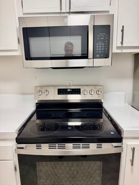 Van Nuys Apartment: 14925 Sherman Way