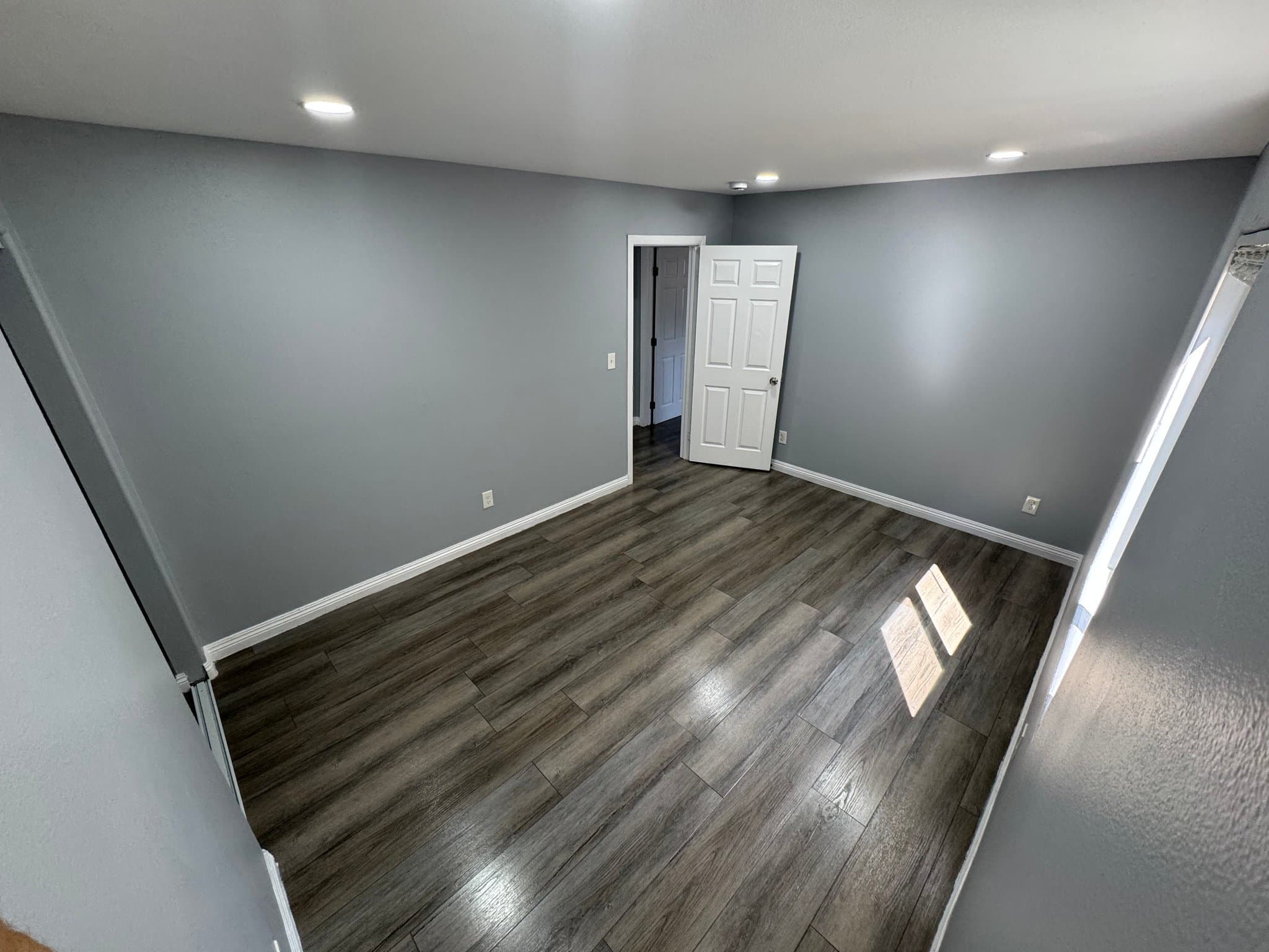 Los Angeles Single Room: 347 W 67th St