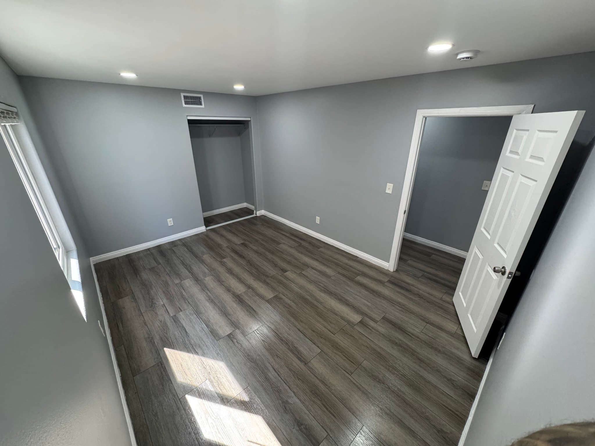 Los Angeles Single Room: 347 W 67th St