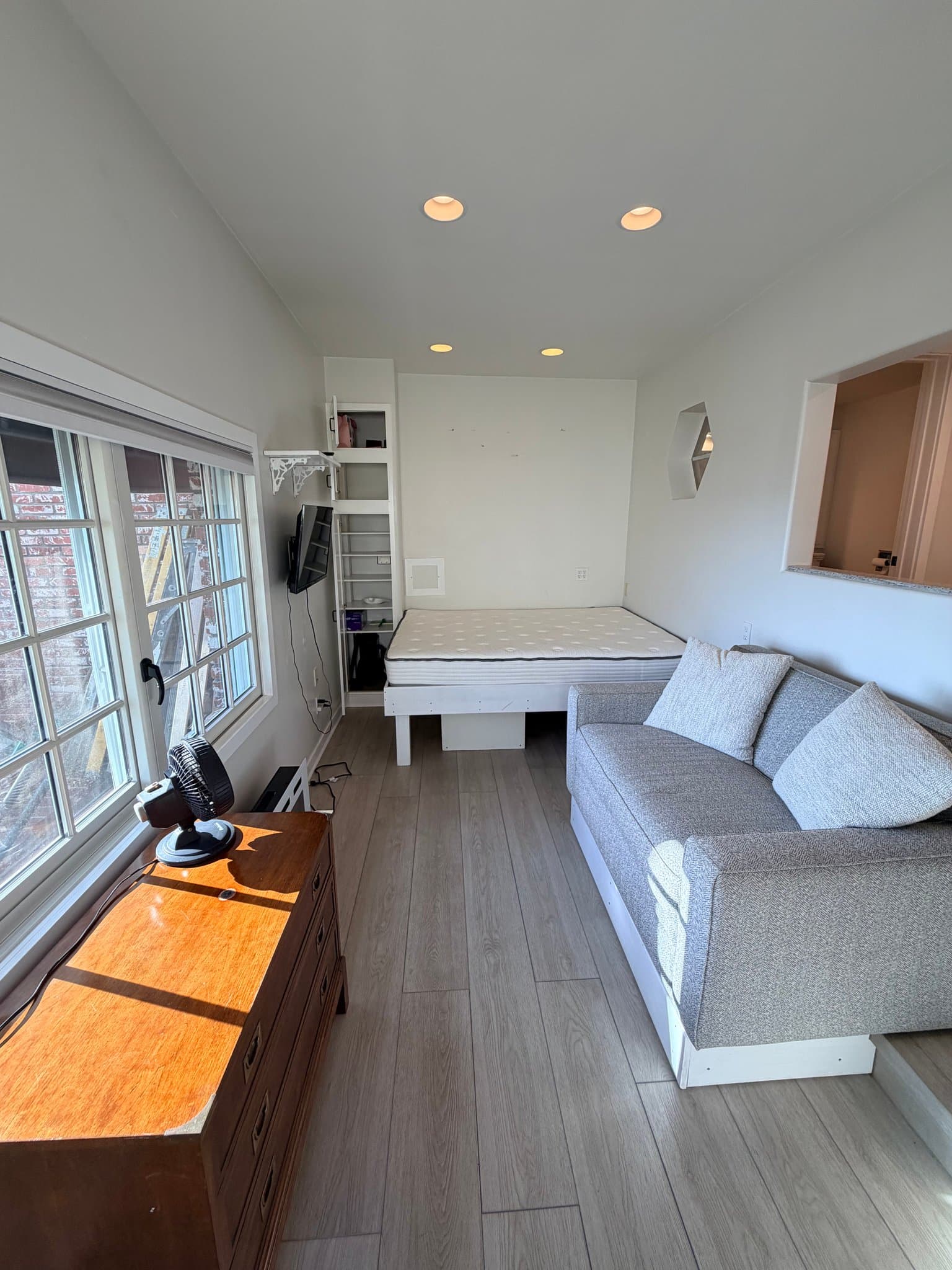 Laguna Beach Apartment: 30 N Stonington Rd