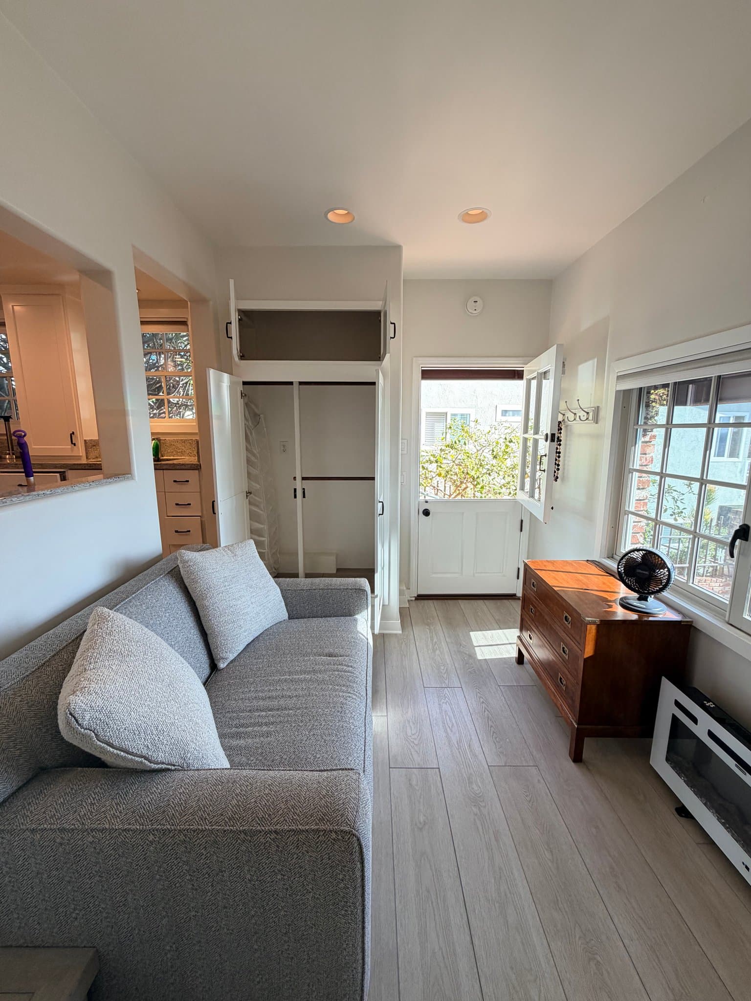 Laguna Beach Apartment: 30 N Stonington Rd