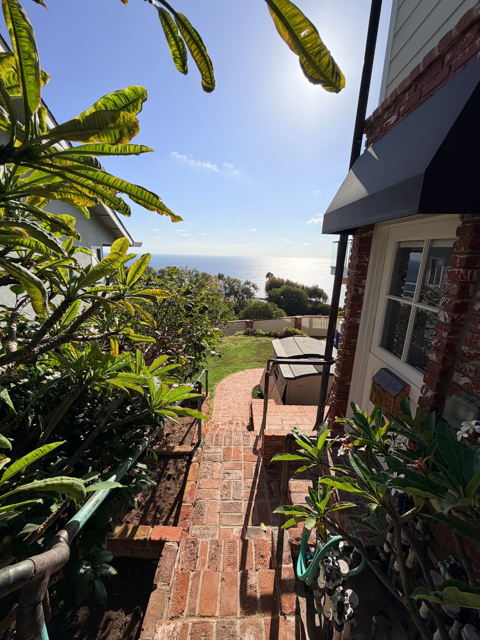 Laguna Beach Apartment: 30 N Stonington Rd