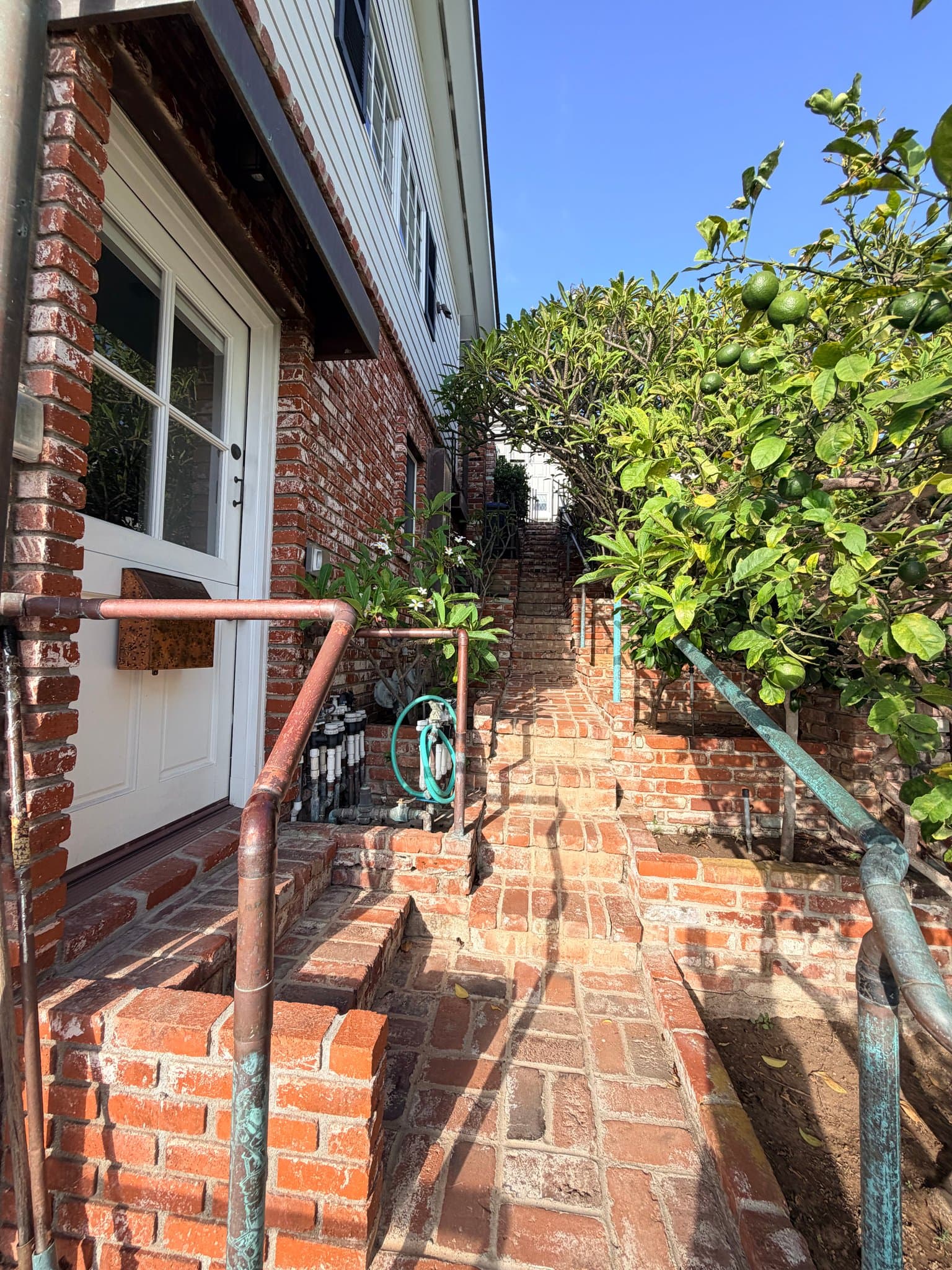 Laguna Beach Apartment: 30 N Stonington Rd
