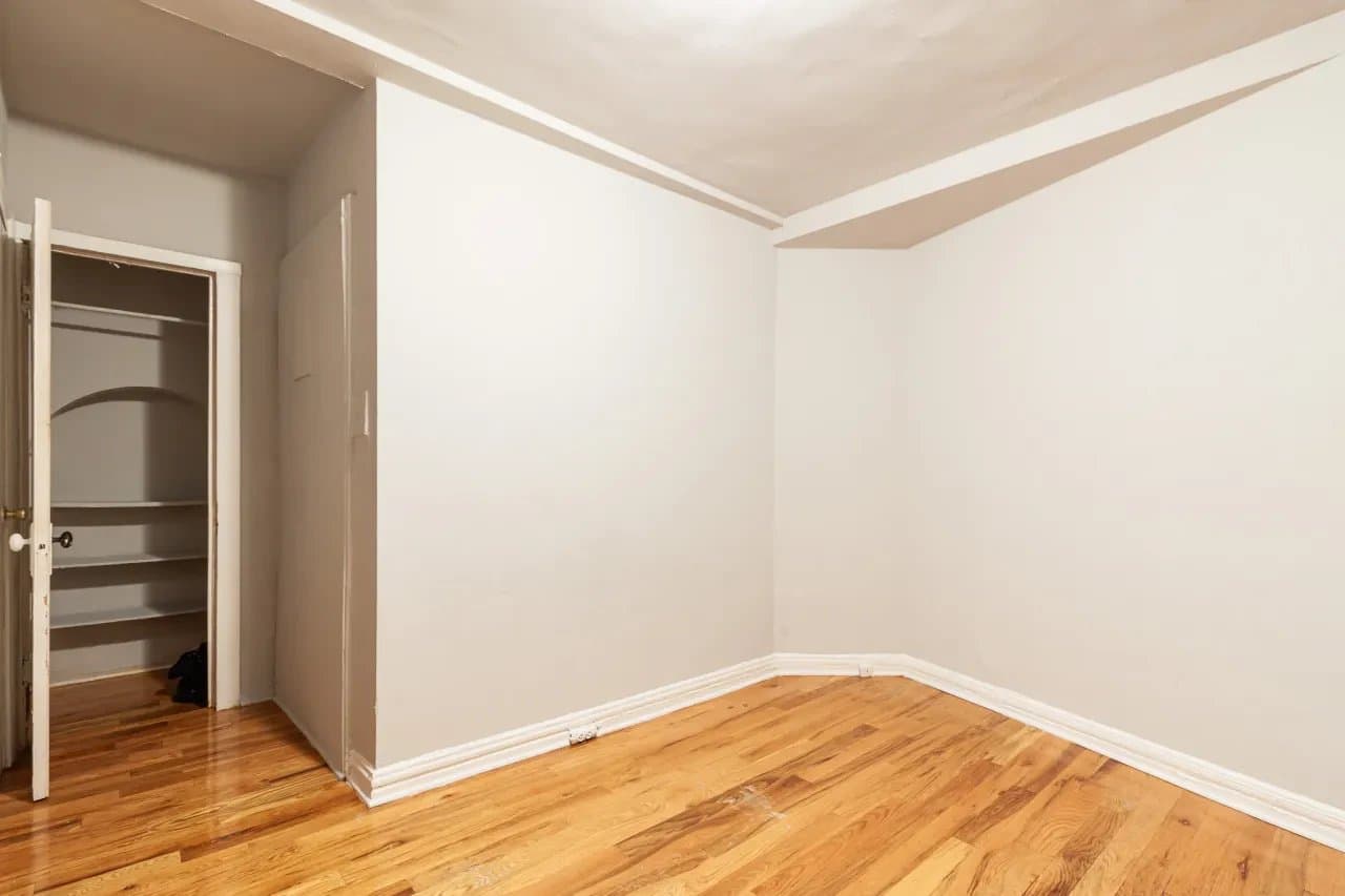 Chicago Apartment: 425 West Roscoe Street #101 Chicago, IL 60657
