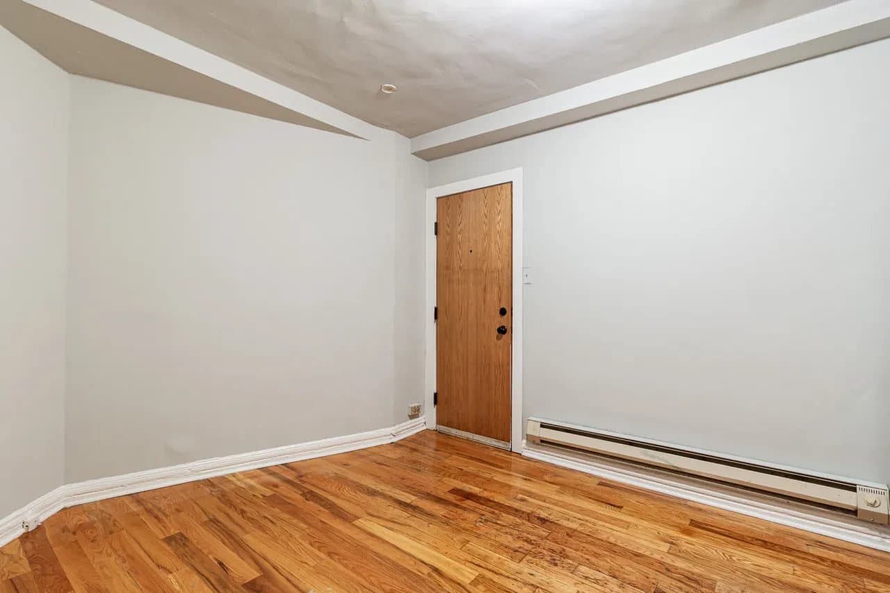 Chicago Apartment: 425 West Roscoe Street #101 Chicago, IL 60657