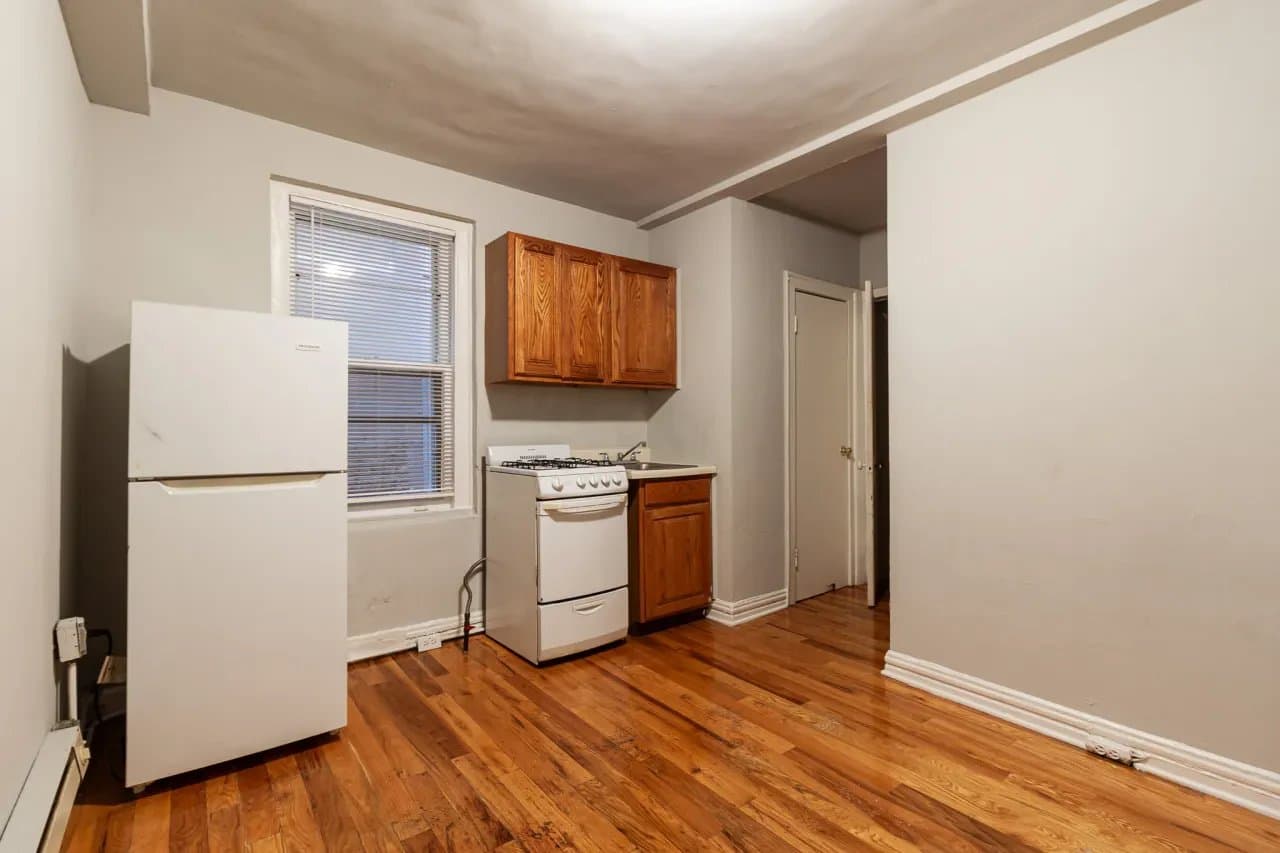 Chicago Apartment: 425 West Roscoe Street #101 Chicago, IL 60657