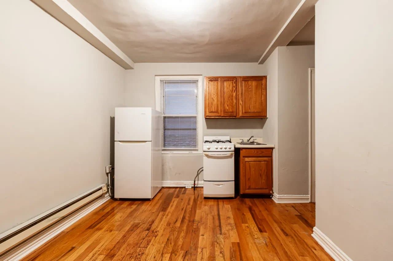 Chicago Apartment: 425 West Roscoe Street #101 Chicago, IL 60657
