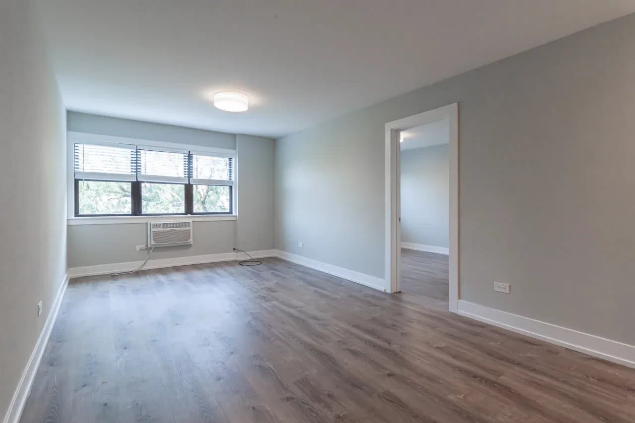 Chicago Apartment: 425 West Roscoe Street #101 Chicago, IL 60657