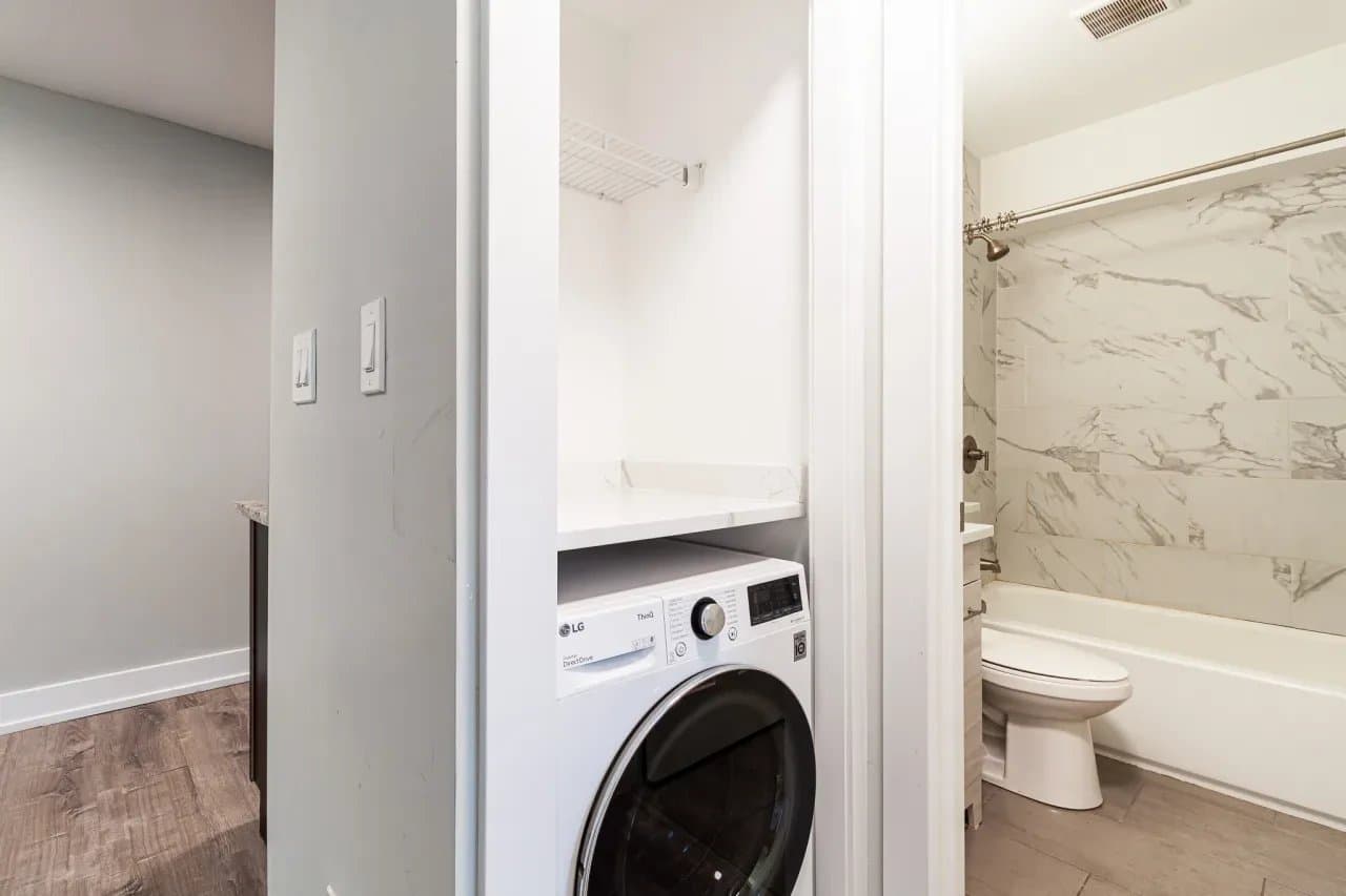 Chicago Apartment: 445 West Barry Avenue #514 Chicago, IL 60657
