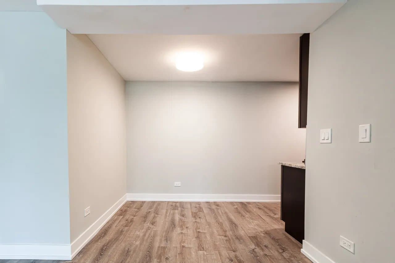 Chicago Apartment: 445 West Barry Avenue #514 Chicago, IL 60657