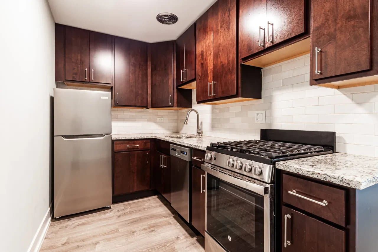 Chicago Apartment: 445 West Barry Avenue #514 Chicago, IL 60657