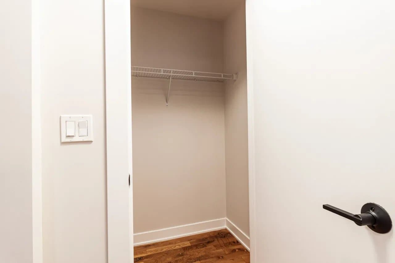 Chicago Apartment: 656 West Wrightwood Avenue #207 Chicago, IL 60614