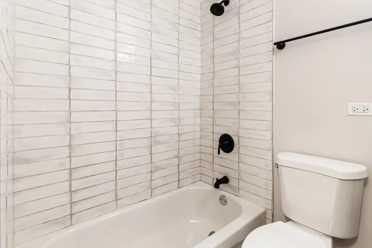 Chicago Apartment: 656 West Wrightwood Avenue #207 Chicago, IL 60614