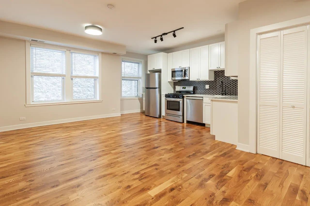 Chicago Apartment: 656 West Wrightwood Avenue #207 Chicago, IL 60614