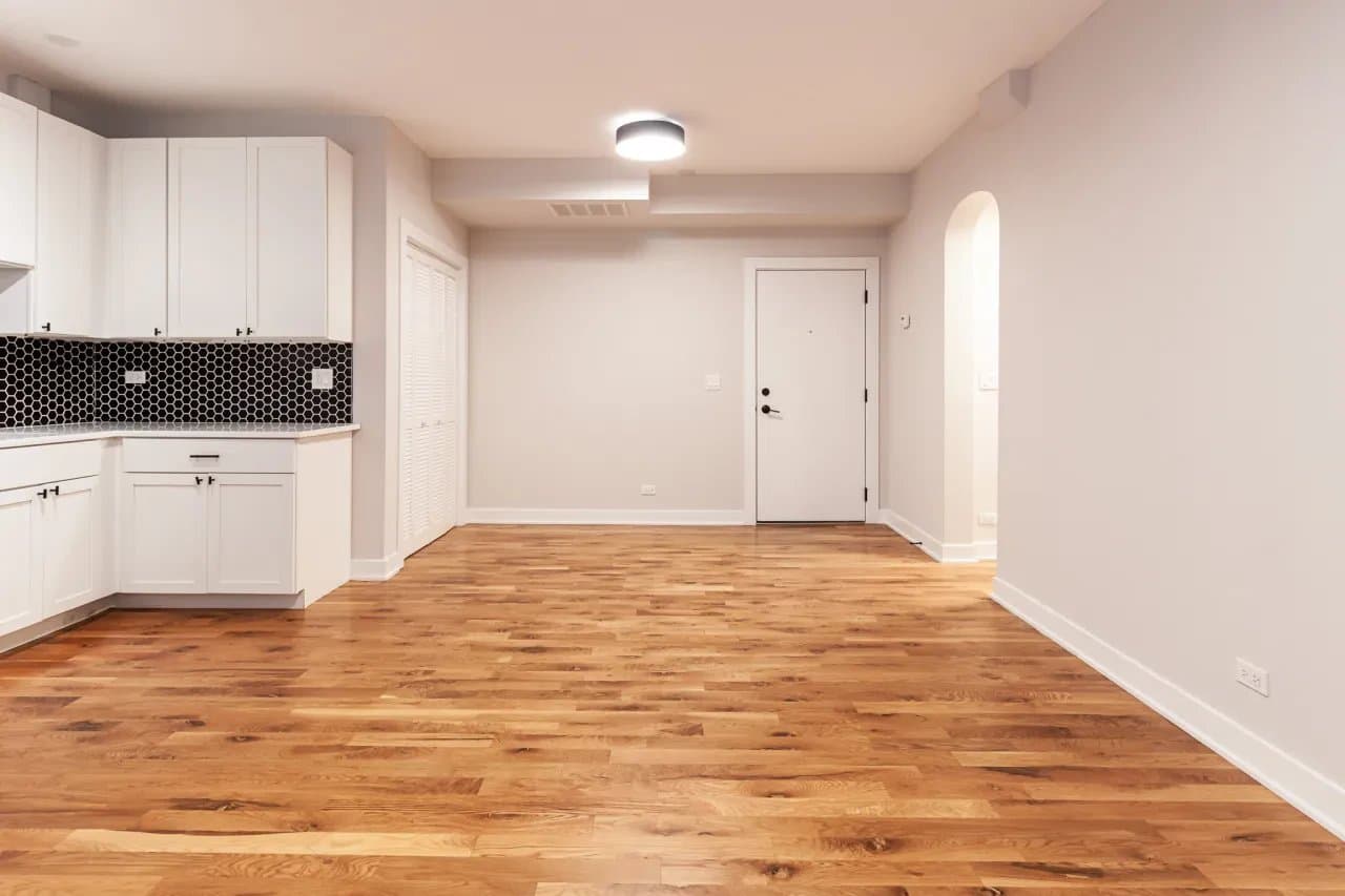 Chicago Apartment: 656 West Wrightwood Avenue #207 Chicago, IL 60614