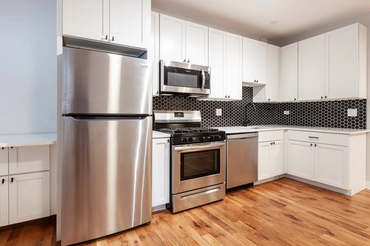 Chicago Apartment: 656 West Wrightwood Avenue #207 Chicago, IL 60614