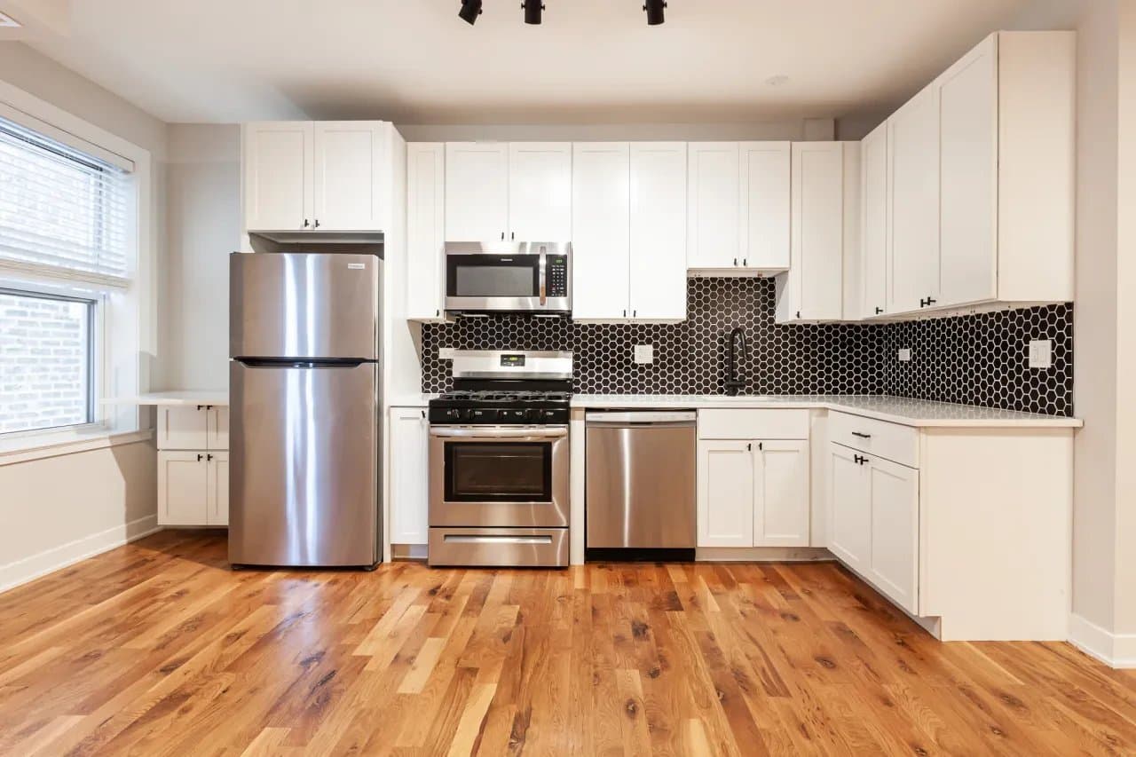 Chicago Apartment: 656 West Wrightwood Avenue #207 Chicago, IL 60614
