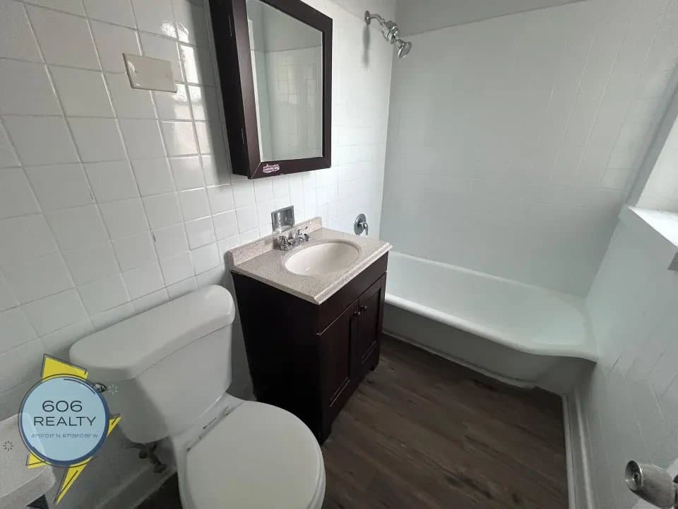 Chicago Apartment: 7346 North Damen Avenue #2 Chicago, IL 60645