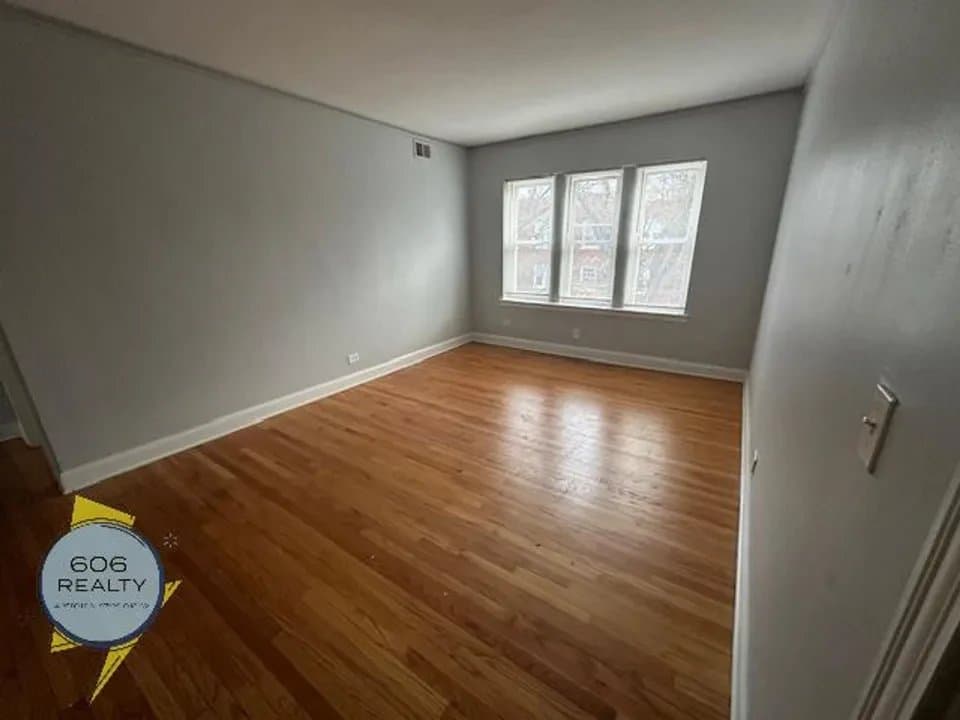 Chicago Apartment: 7346 North Damen Avenue #2 Chicago, IL 60645