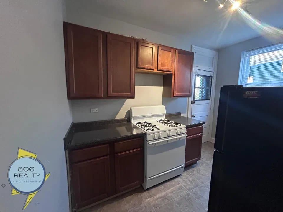Chicago Apartment: 7346 North Damen Avenue #2 Chicago, IL 60645