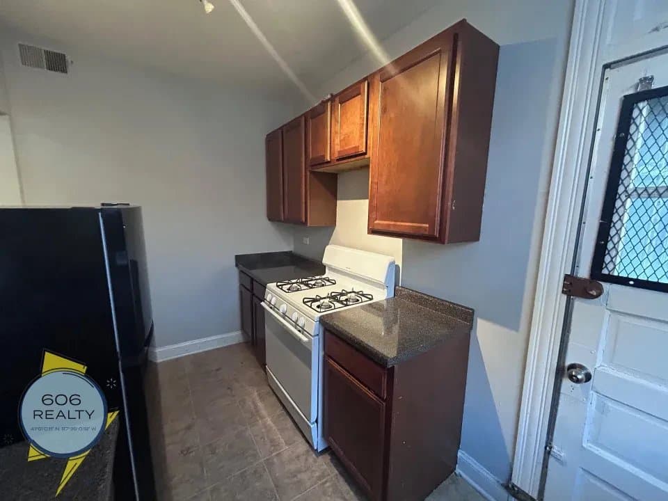 Chicago Apartment: 7346 North Damen Avenue #2 Chicago, IL 60645