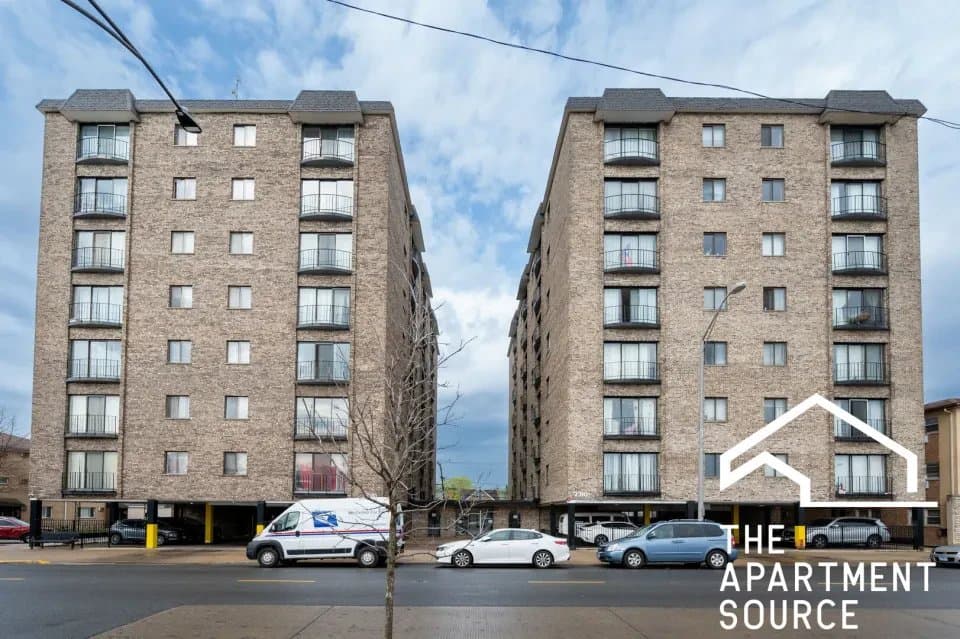 Elmwood Park Apartment: 2310 North Harlem Ave #503 Elmwood Park, IL 60707