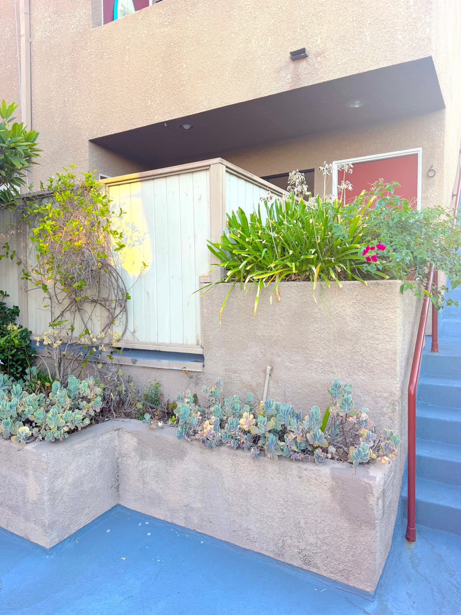 Los Angeles Condo: 6665 Franklin Ave