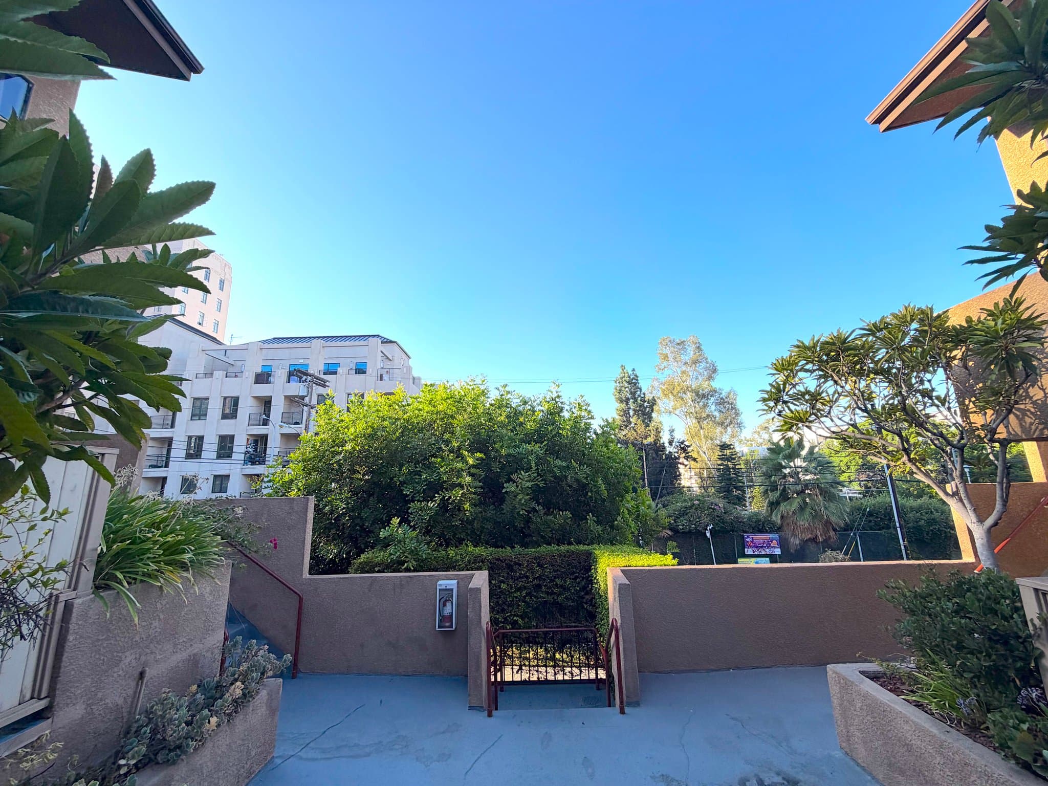 Los Angeles Condo: 6665 Franklin Ave