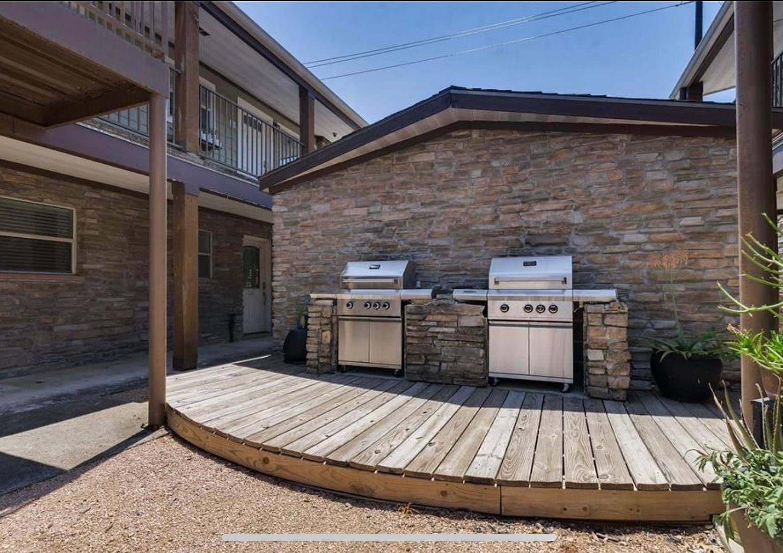 Houston Condo: 1449 Heights Blvd