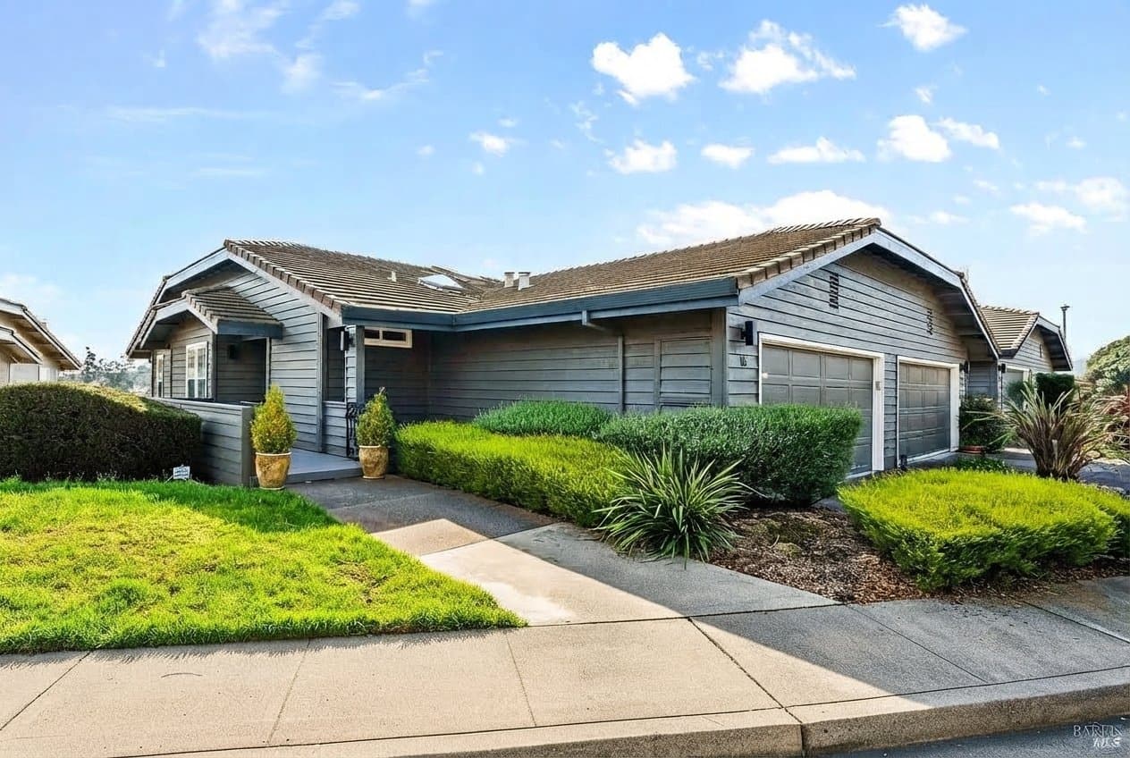 San Rafael Condo: 66 Heritage Dr