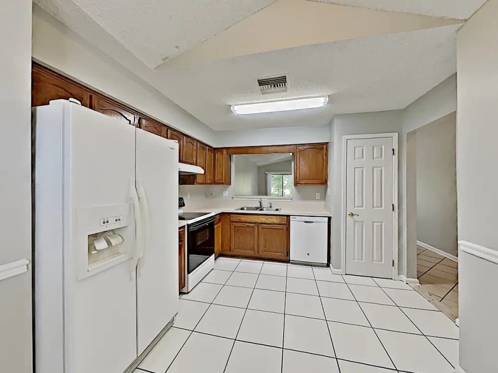 Jacksonville House: 385 Filmore Dr