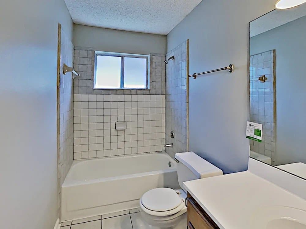 Jacksonville House: 385 Filmore Dr