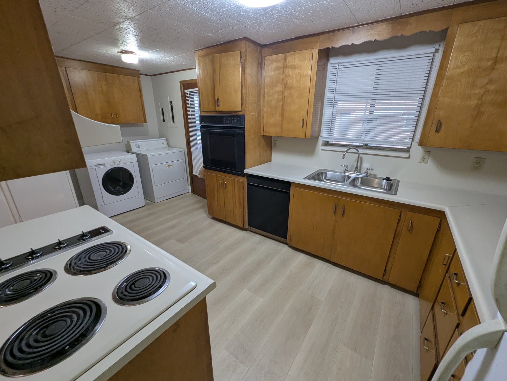 Logan Single Room: 186 E 700 N