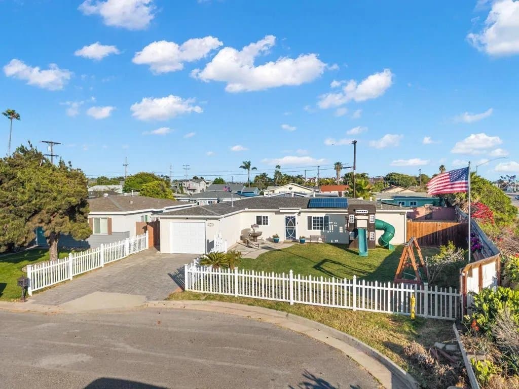 Oceanside Single Room: 509 Sunset Dr
