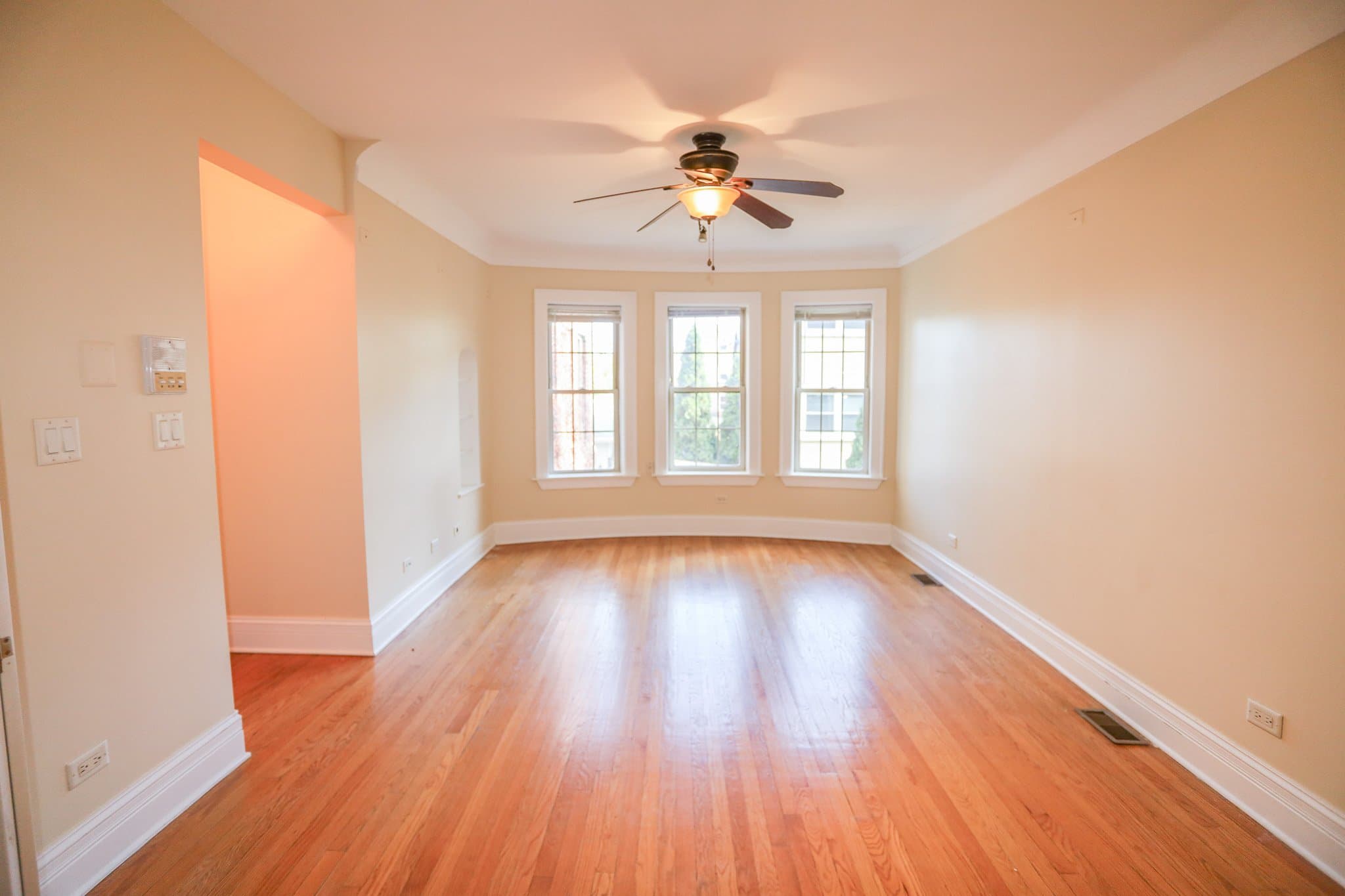 Chicago Apartment: 2050 Summerdale