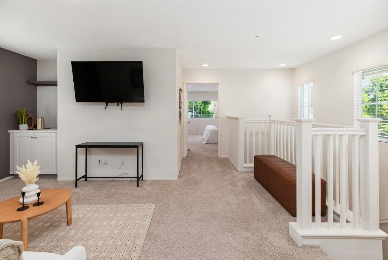 Vista House: 251 Saratoga Ct
