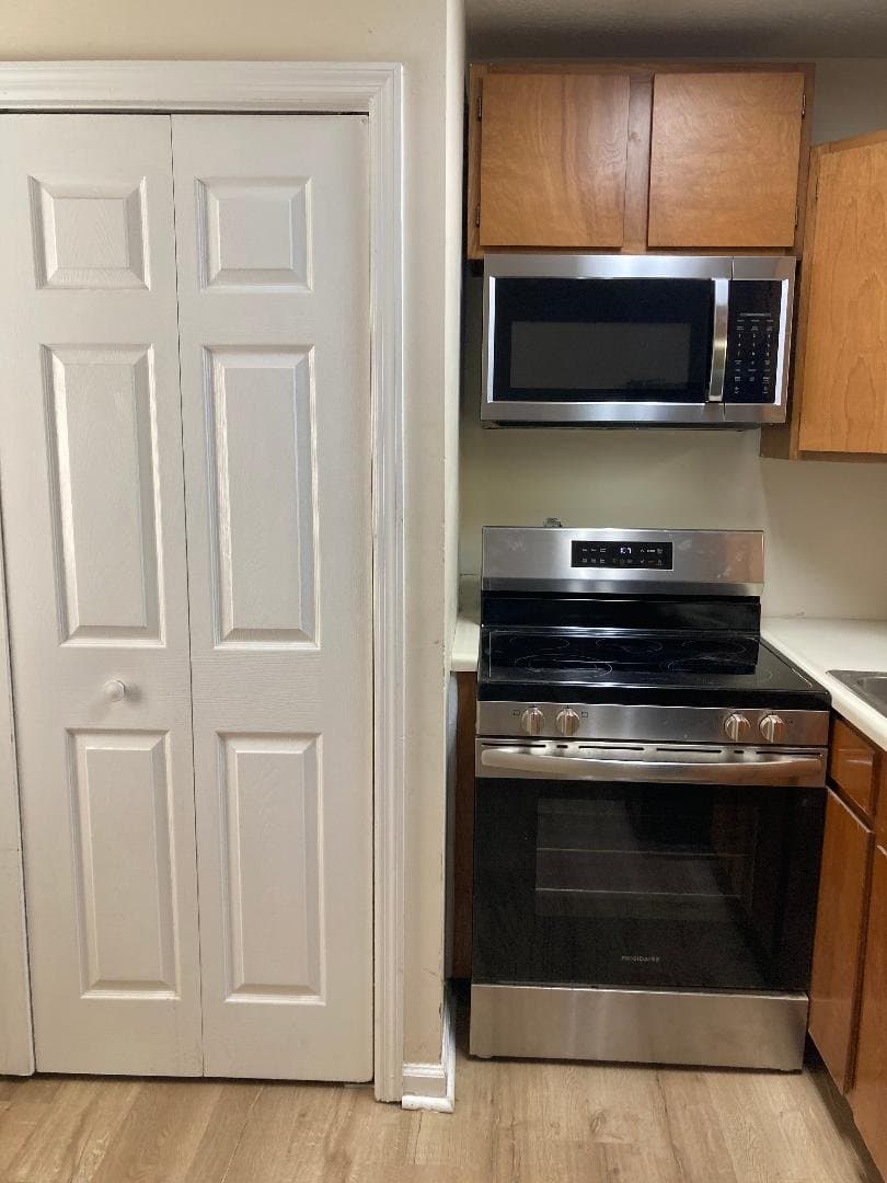 Dublin House: 606 Windcrest Dr