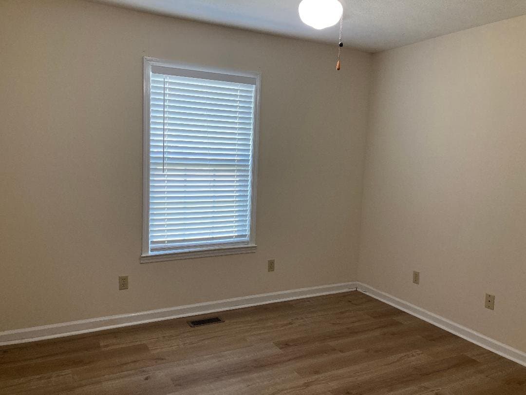 Dublin House: 606 Windcrest Dr