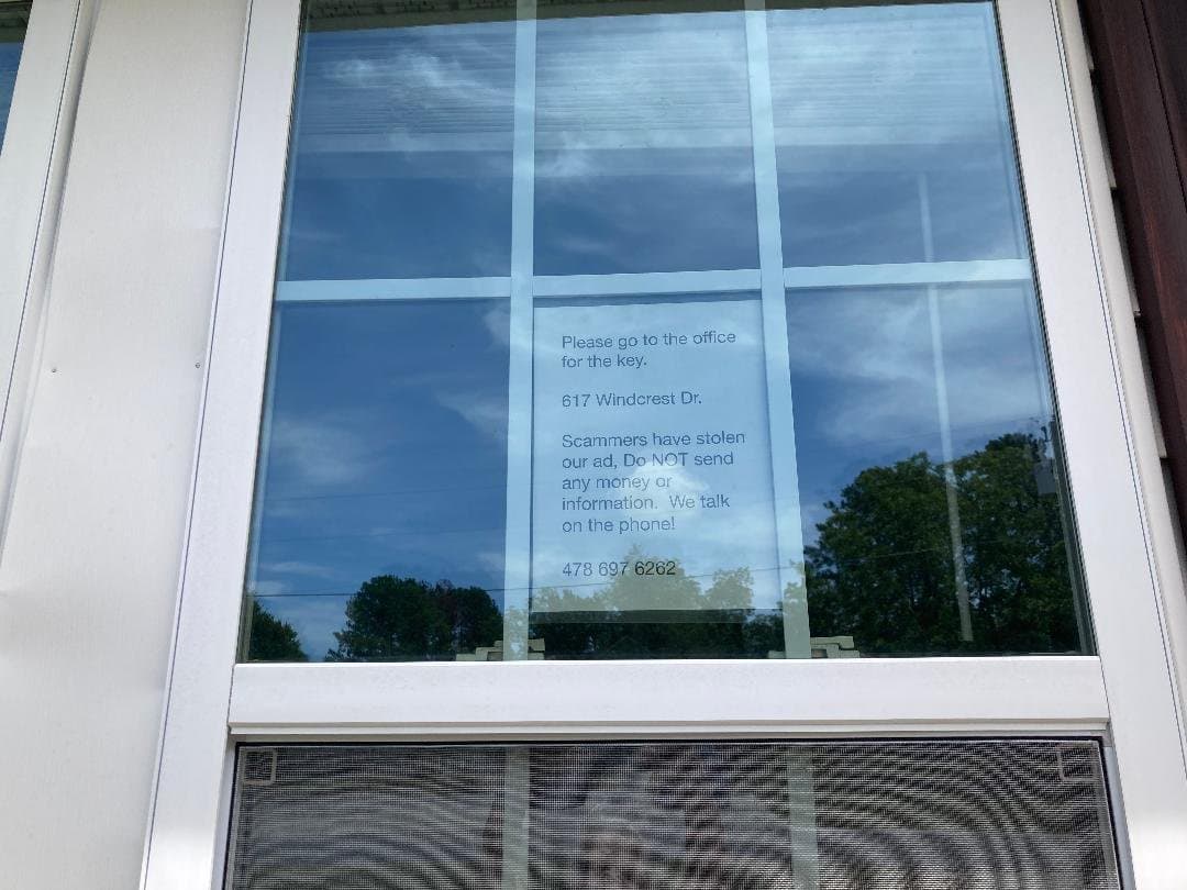 Dublin House: 606 Windcrest Dr