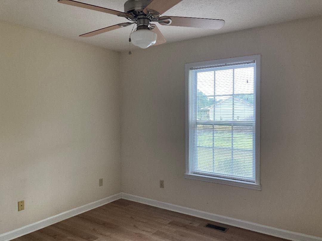 Dublin House: 606 Windcrest Dr