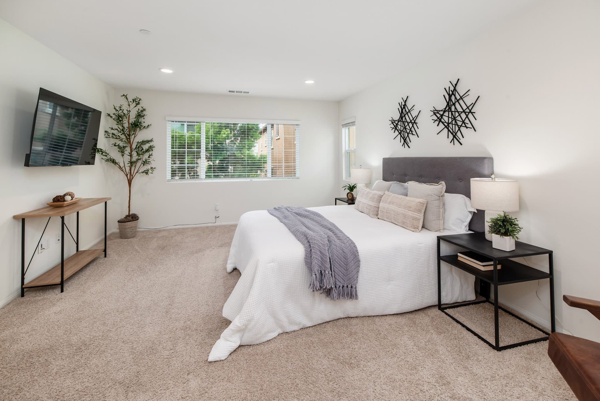 Vista House: 251 Saratoga Ct