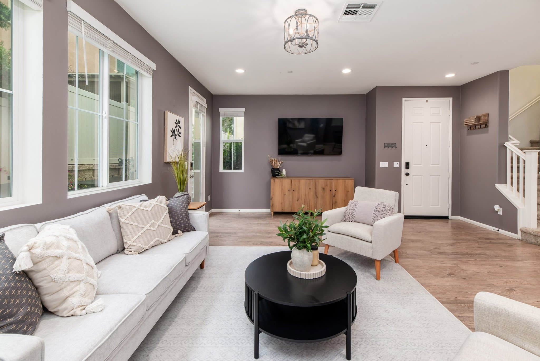 Vista House: 251 Saratoga Ct