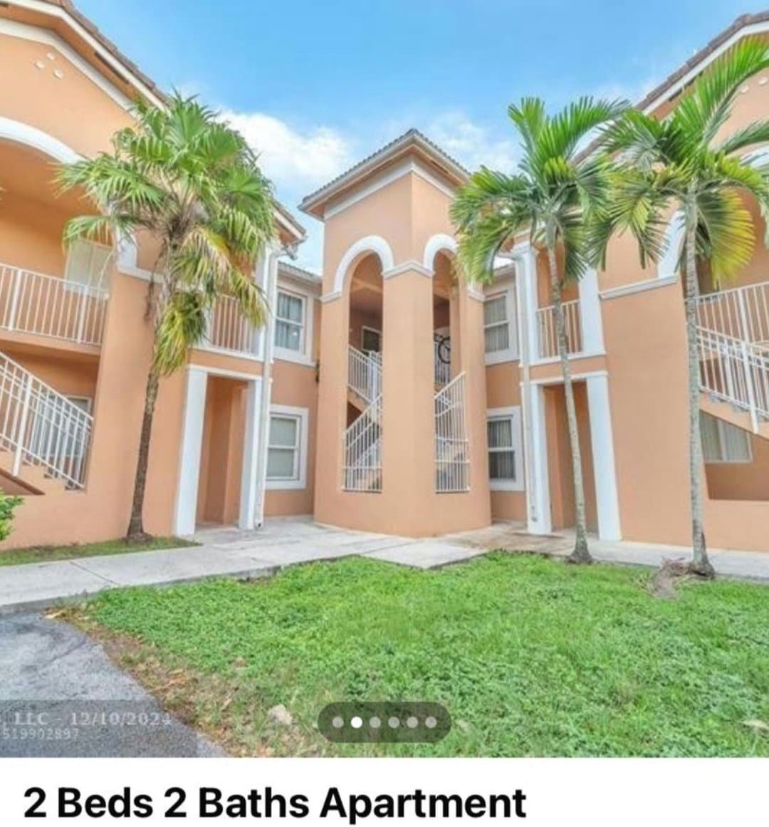 Hialeah Townhome: 17710 NW 73 ave
