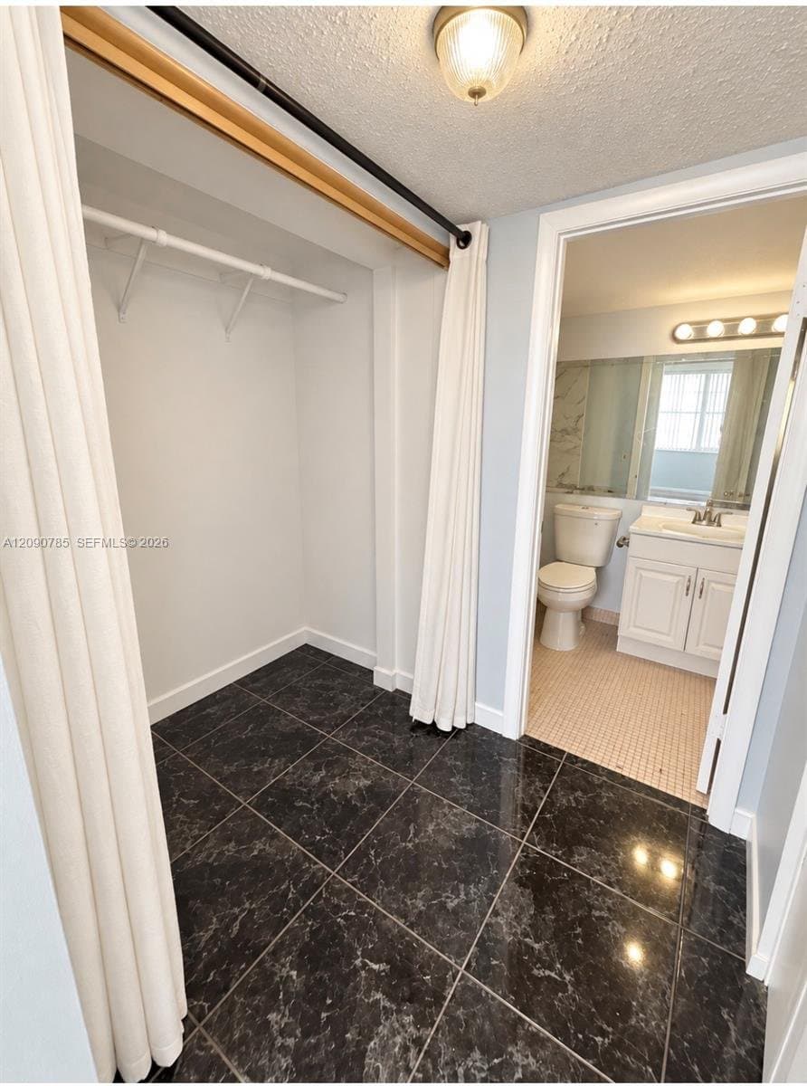 NORTH MIAMI BEACH Condo: 2025 NE 164th St