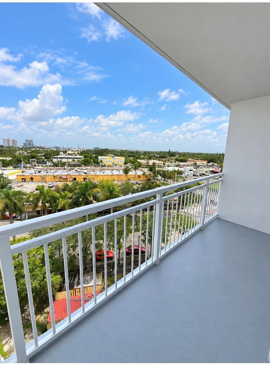 NORTH MIAMI BEACH Condo: 2025 NE 164th St