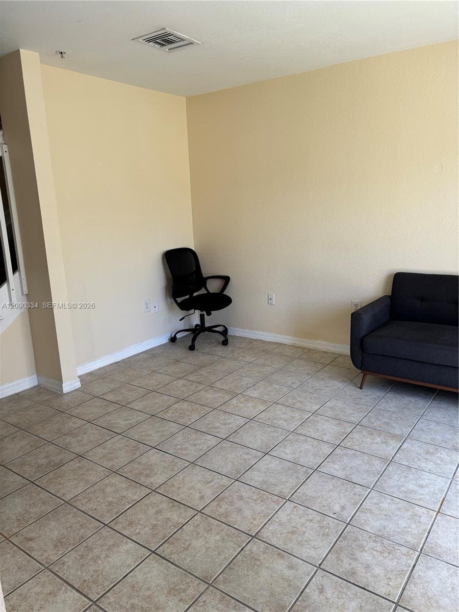 NORTH MIAMI BEACH Condo: 2088 NE 167th St