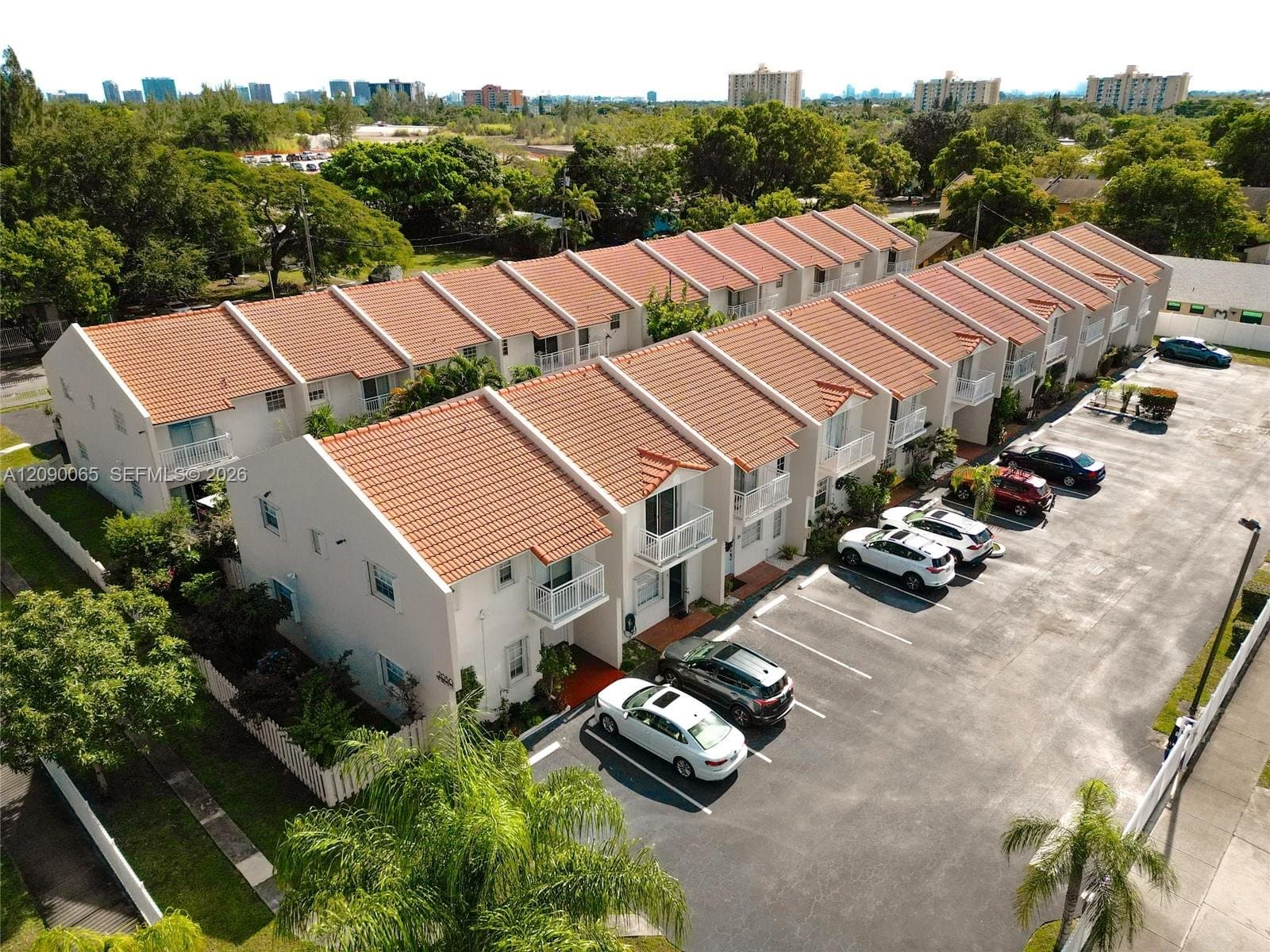 NORTH MIAMI BEACH Condo: 2050 NE 140th St
