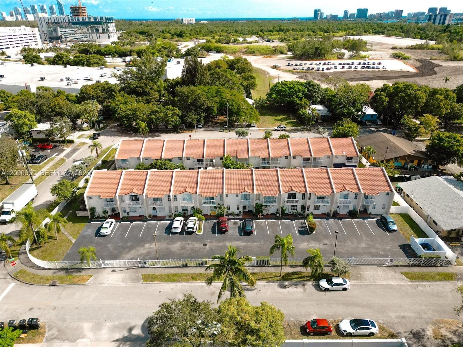 NORTH MIAMI BEACH Condo: 2050 NE 140th St